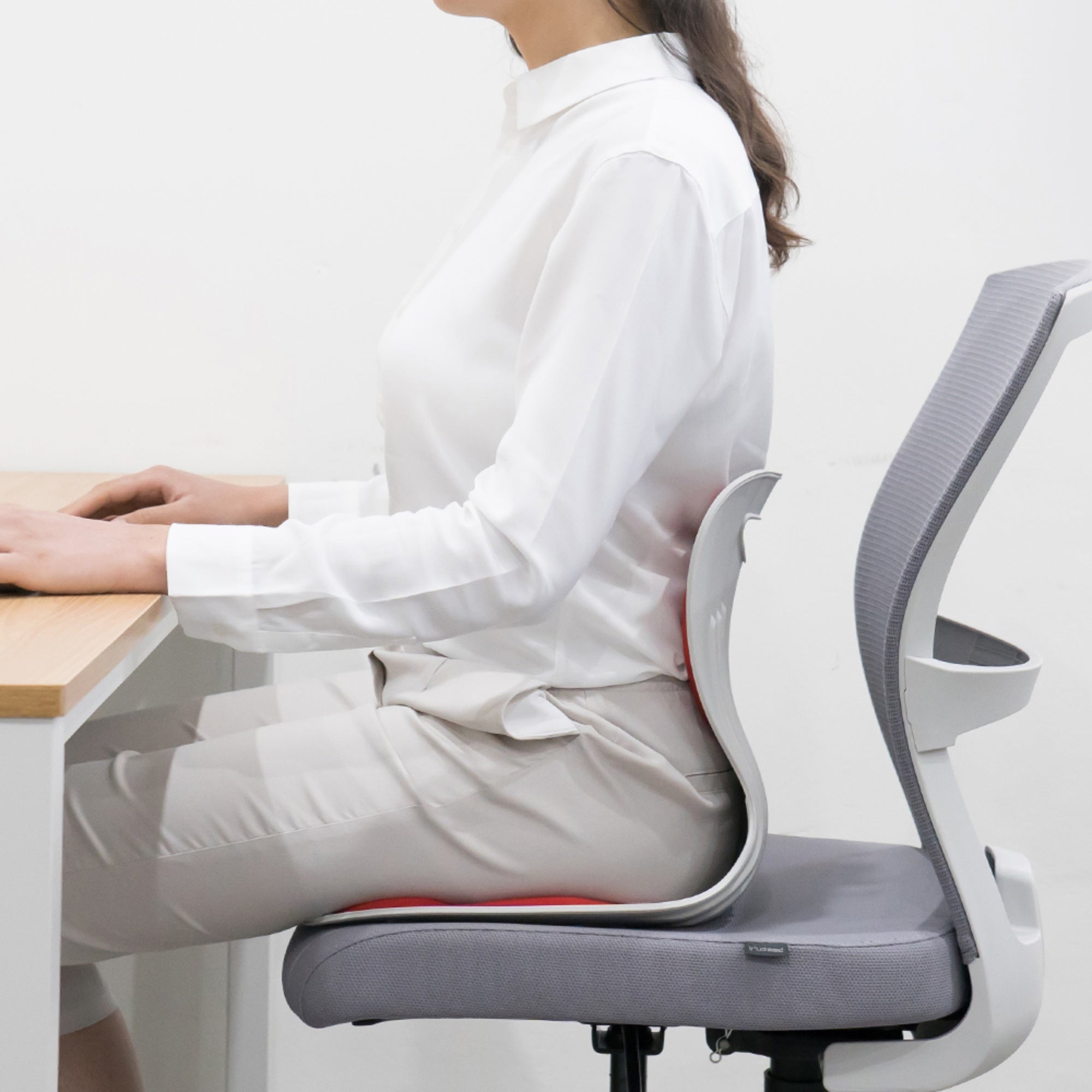 If You Have Problem with Sitting Posture, Try the Curble Chair Now